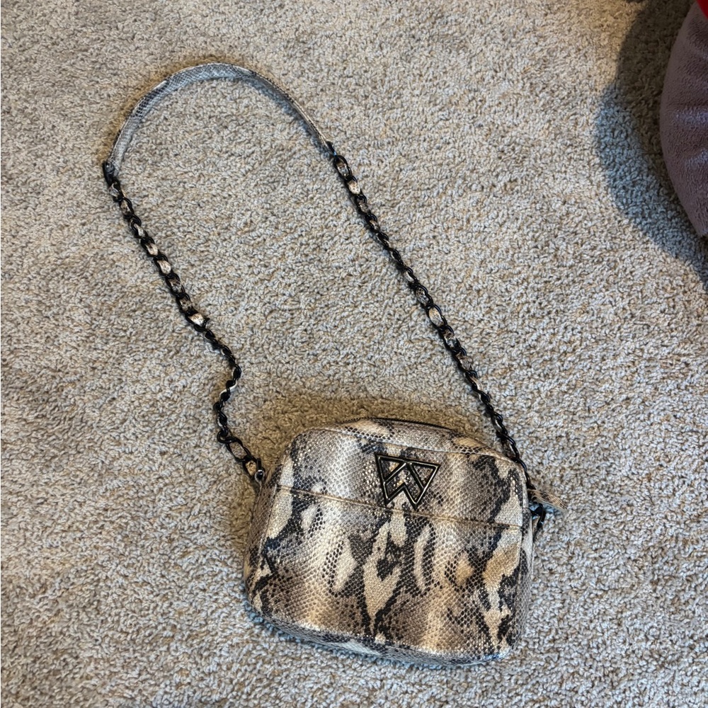 Kelly Wynne Bag. snakeskin